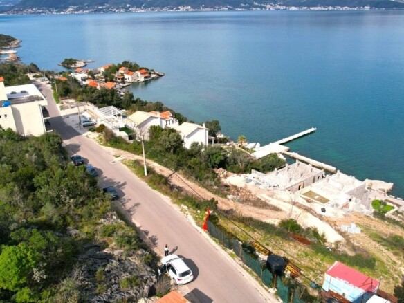 Plac sa pogledom na more u Radovićima, Tivat — fotografija 8