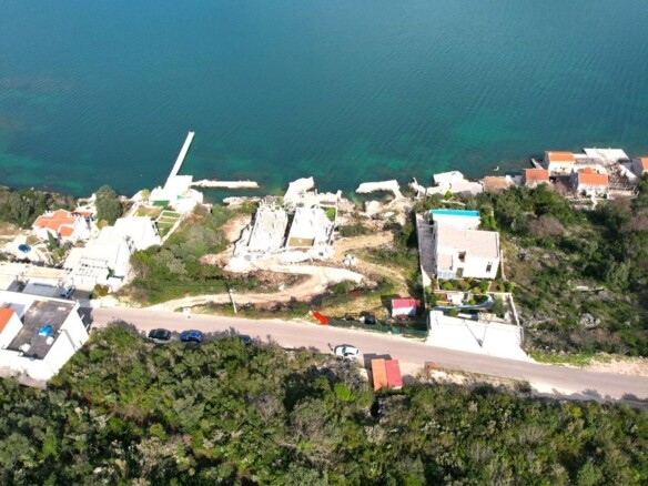 Plac sa pogledom na more u Radovićima, Tivat — fotografija 10