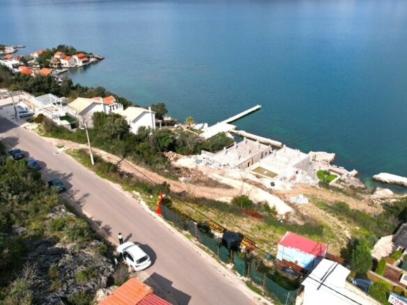 Plac sa pogledom na more u Radovićima, Tivat — fotografija 12