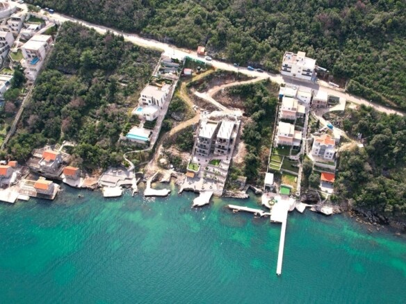 Plac sa pogledom na more u Radovićima, Tivat — fotografija 15