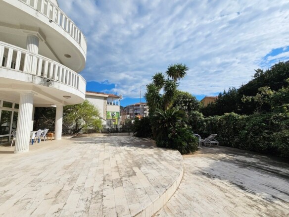 Kuća 1.500 m² – Budva — fotografija 4