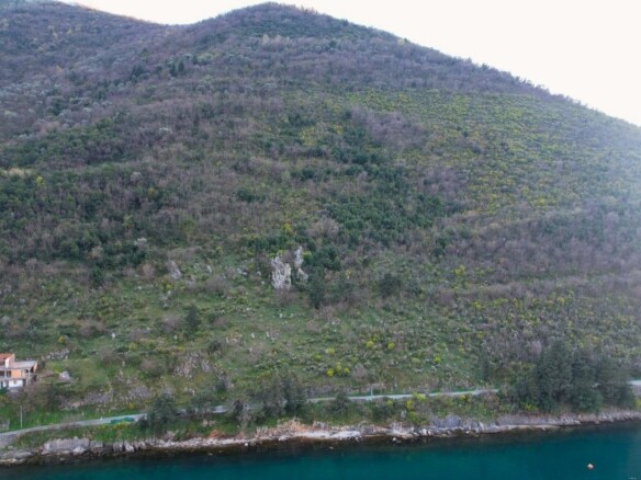 Plac na prvoj liniji do mora u Stolivu, Kotor — fotografija 5