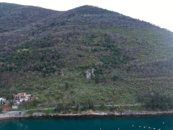 Plac na prvoj liniji do mora u Stolivu, Kotor — fotografija 8