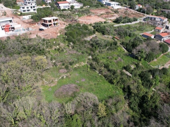 Urbanizovan plac u Krimovici, Kotor — fotografija 11