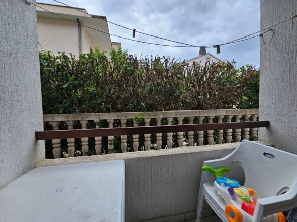 Dvosoban stan sa parking mjestom u Rozinu, Budva — fotografija 15