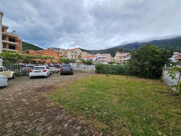Dvosoban stan sa parking mjestom u Rozinu, Budva — fotografija 21
