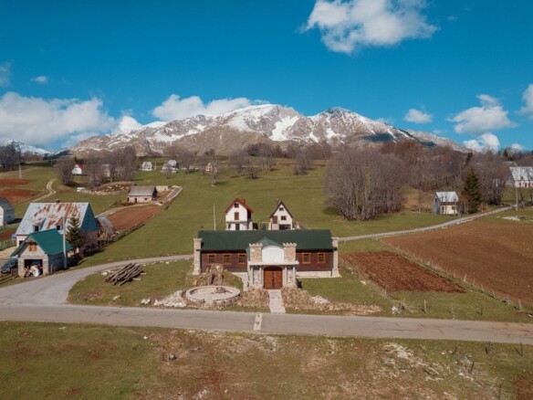Restoran u etno stilu na Durmitoru, Žabljak — fotografija 2