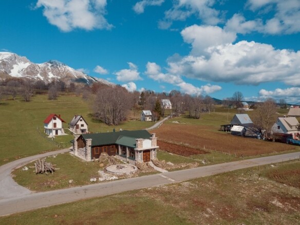 Restoran u etno stilu na Durmitoru, Žabljak — fotografija 7