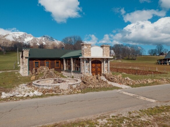 Restoran u etno stilu na Durmitoru, Žabljak — fotografija 10