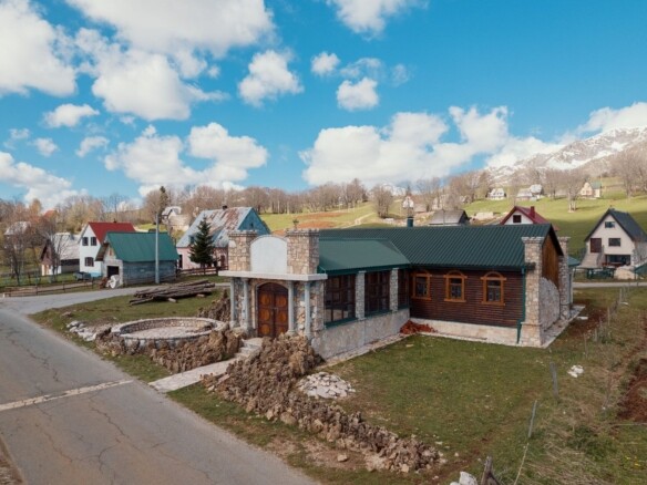 Restoran u etno stilu na Durmitoru, Žabljak — fotografija 11