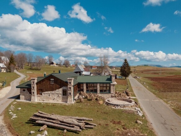 Restoran u etno stilu na Durmitoru, Žabljak — fotografija 14