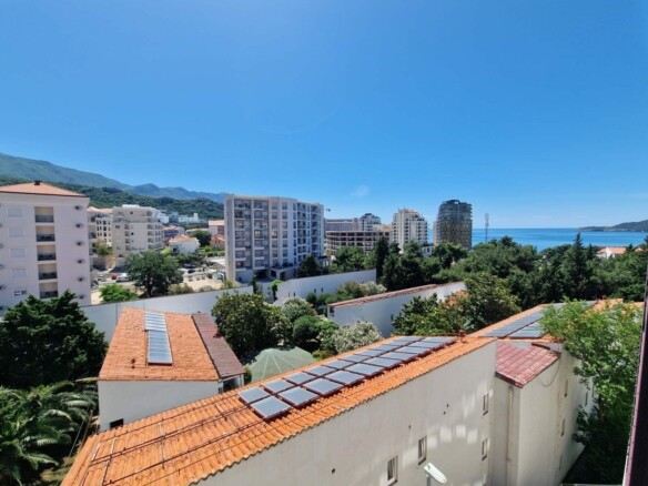 Trosoban stan sa pogledom na more u Bečićima, Budva — fotografija 6