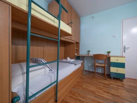 Namješten dvosoban stan u centru Budve — fotografija 6