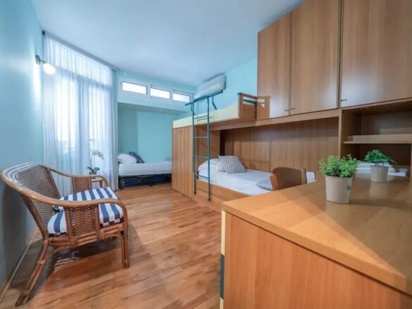 Namješten dvosoban stan u centru Budve — fotografija 7