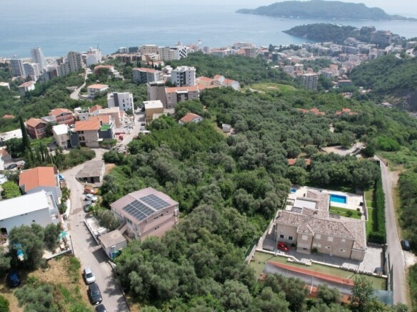 Plac sa pogledom na more u Bečićima, Budva — fotografija 4