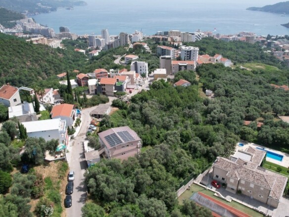Plac sa pogledom na more u Bečićima, Budva — fotografija 5