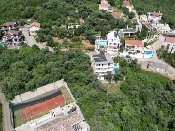 Plac sa pogledom na more u Bečićima, Budva — fotografija 7