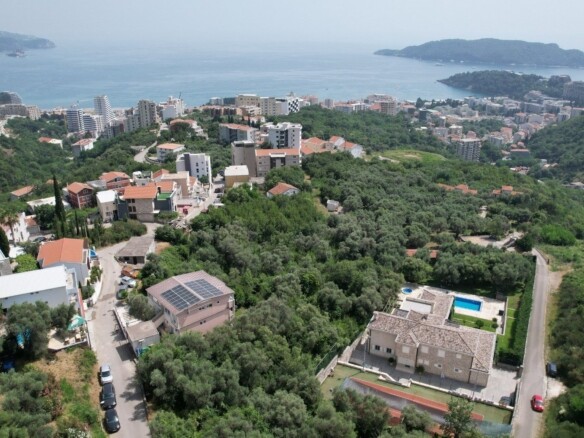 Plac sa pogledom na more u Bečićima, Budva — fotografija 11