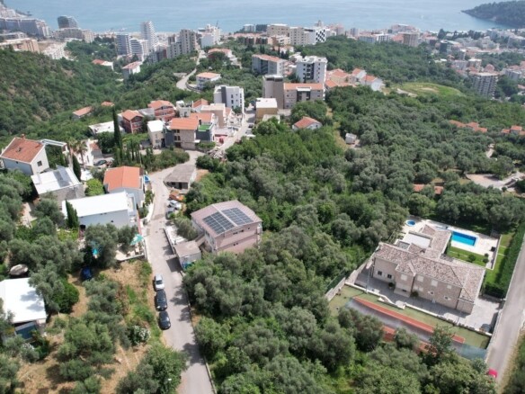 Plac sa pogledom na more u Bečićima, Budva — fotografija 12
