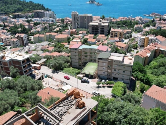 Mini zgrada sa pogledom na more u Petrovcu, Budva — fotografija 2