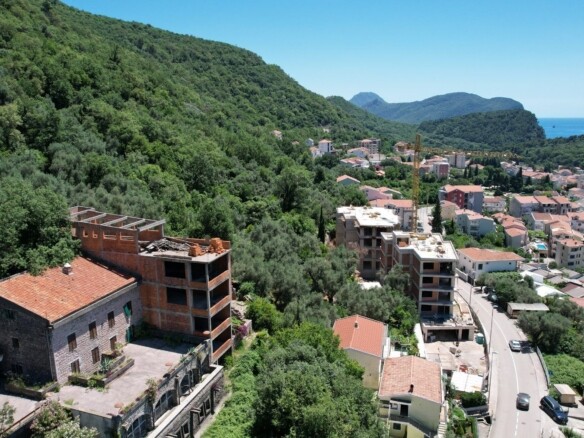 Mini zgrada sa pogledom na more u Petrovcu, Budva — fotografija 3