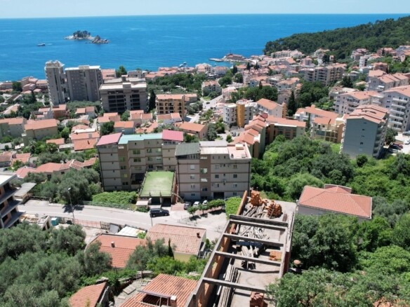 Mini zgrada sa pogledom na more u Petrovcu, Budva — fotografija 5