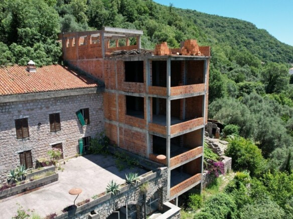 Mini zgrada sa pogledom na more u Petrovcu, Budva — fotografija 9