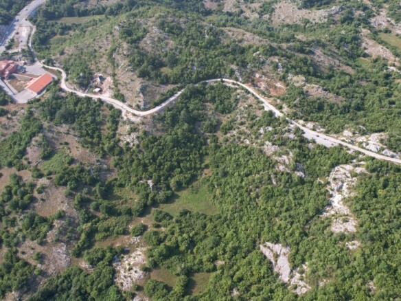 Plac od 28.500 m² kod Cetinja — fotografija 5