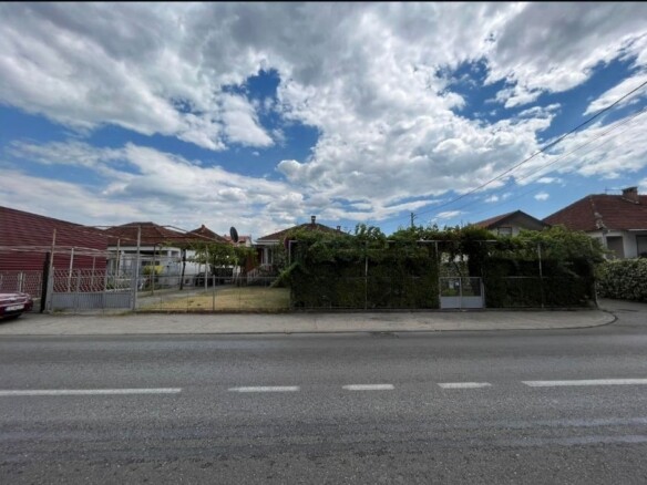 Kuća sa dvorištem u Maslinama, Podgorica — fotografija 3