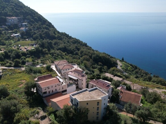 Plac sa pogledom na more u Prijevoru, Budva — fotografija 2