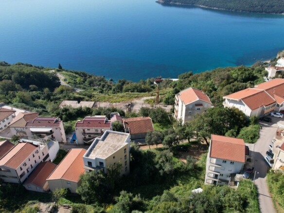 Plac sa pogledom na more u Prijevoru, Budva — fotografija 11