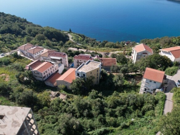 Plac sa pogledom na more u Prijevoru, Budva — fotografija 12