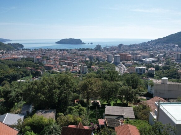 Urbanizovani plac sa pogledom na more u Maine, Budva — fotografija 2