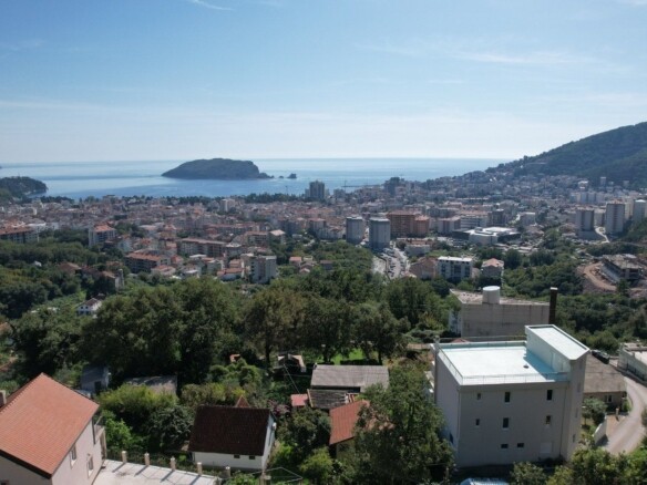 Urbanizovani plac sa pogledom na more u Maine, Budva — fotografija 4