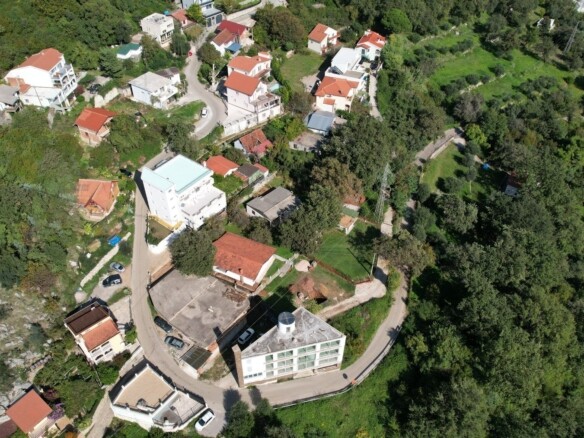 Urbanizovani plac sa pogledom na more u Maine, Budva — fotografija 7
