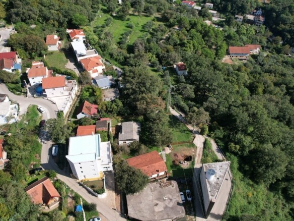 Urbanizovani plac sa pogledom na more u Maine, Budva — fotografija 8