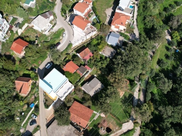 Urbanizovani plac sa pogledom na more u Maine, Budva — fotografija 10