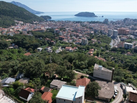 Urbanizovani plac sa pogledom na more u Maine, Budva — fotografija 11