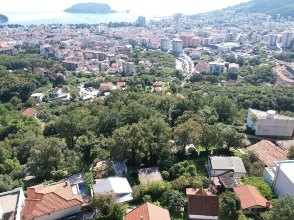 Urbanizovani plac sa pogledom na more u Maine, Budva — fotografija 12