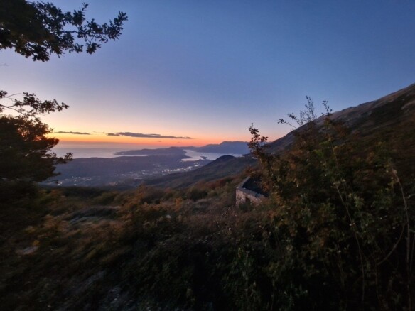 Plac 42.305 m² – Njeguši, Cetinje — fotografija 10