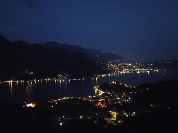 Urbanizovan plac sa pogledom na more, Kamenari, Herceg Novi — fotografija 2