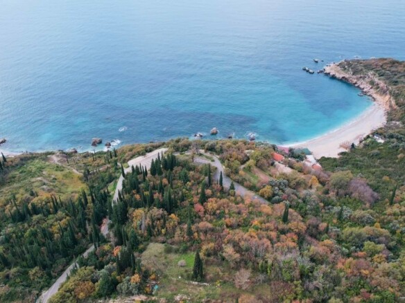 Urbanizovan plac sa pogledom na more, Reževići, Budva — fotografija 3