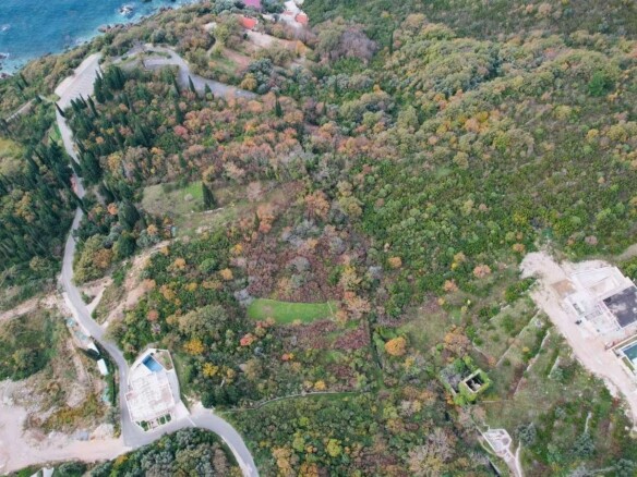 Urbanizovan plac sa pogledom na more, Reževići, Budva — fotografija 8