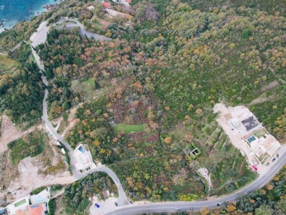 Urbanizovan plac sa pogledom na more, Reževići, Budva — fotografija 10