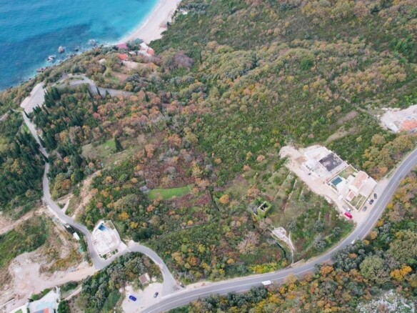 Urbanizovan plac sa pogledom na more, Reževići, Budva — fotografija 11