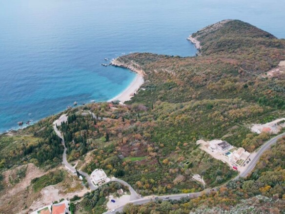 Urbanizovan plac sa pogledom na more, Reževići, Budva — fotografija 12