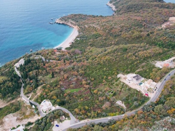 Urbanizovan plac sa pogledom na more, Reževići, Budva — fotografija 13