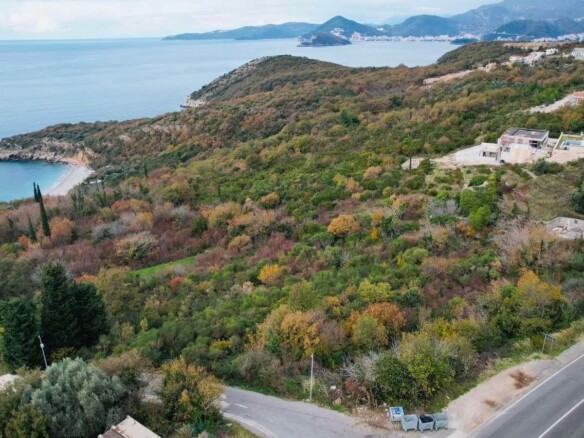 Urbanizovan plac sa pogledom na more, Reževići, Budva — fotografija 16