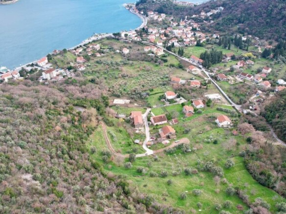 Plac sa pogledom na more u Kamenarima, Herceg Novi — fotografija 3