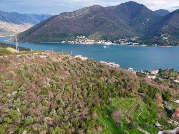 Plac sa pogledom na more u Kamenarima, Herceg Novi — fotografija 7